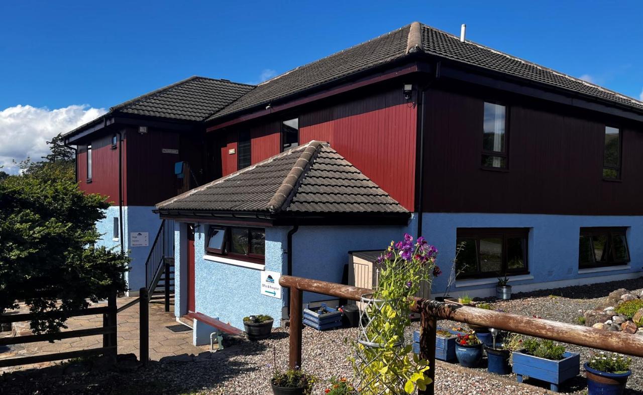 Snowgoose Apartments & Bunkhouse Fort William Bagian luar foto