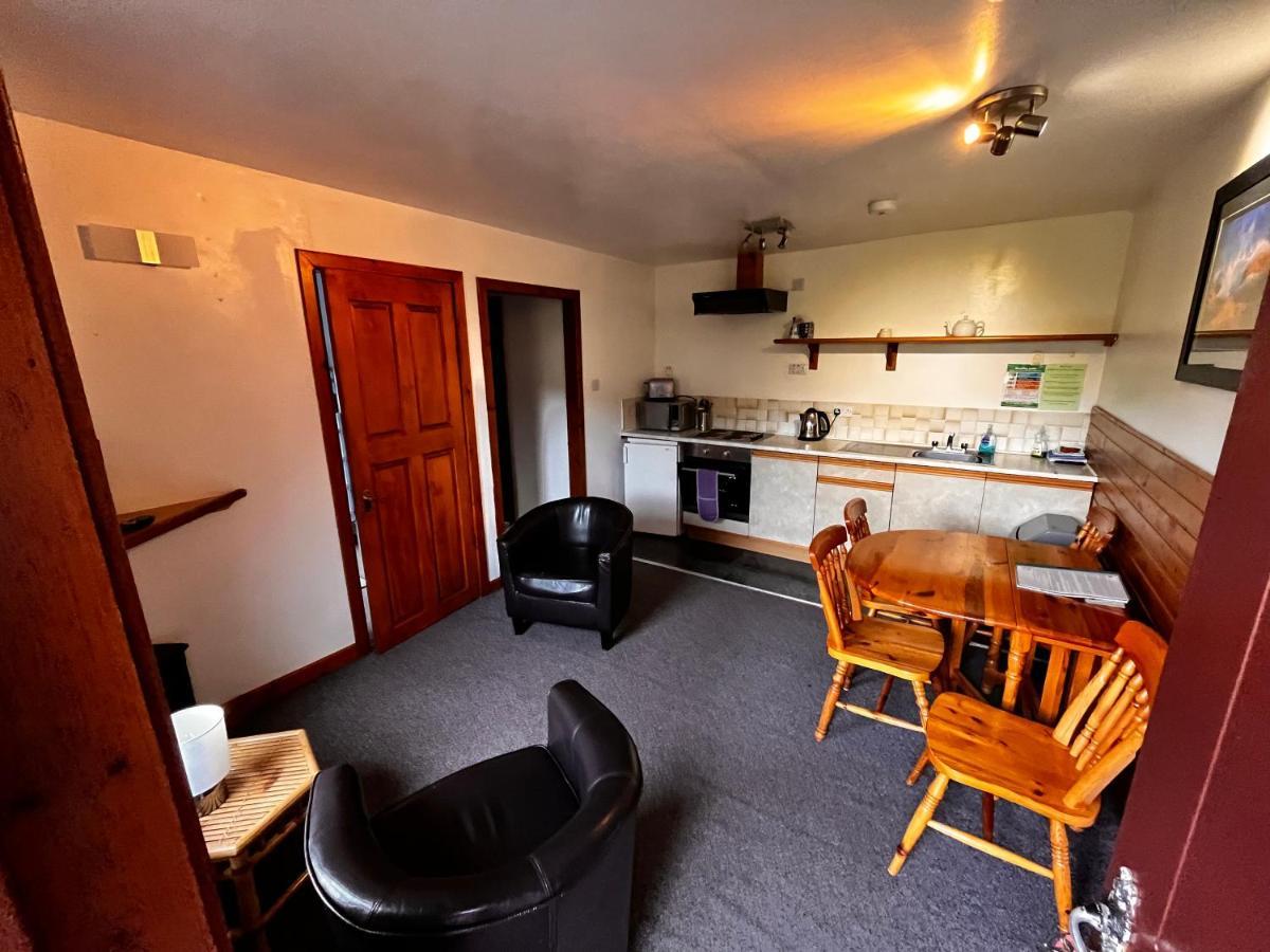Snowgoose Apartments & Bunkhouse Fort William Bagian luar foto